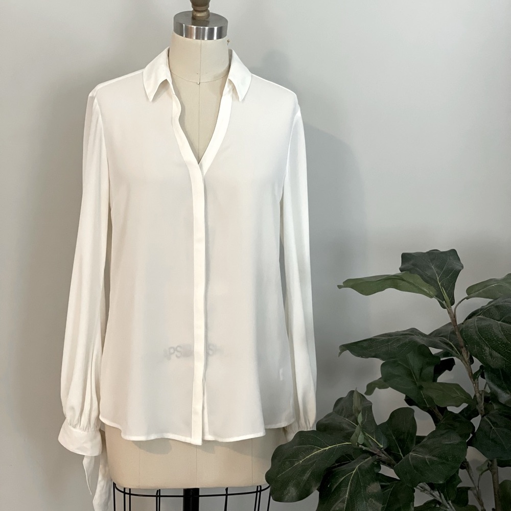 SALE‼️ EXPRESS Ivory Blouse- Tie bottom sleeves